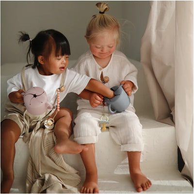Porta Snack Infantil Mushie Tradewinds - Material Seguro
